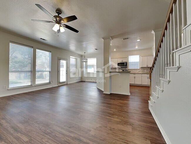 Building Photo - 1745 Cresthill Dr