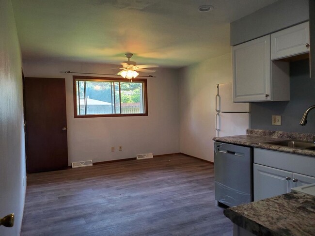 Building Photo - 2418 Adler Cir
