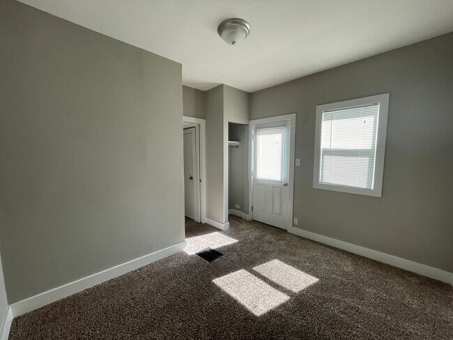 Building Photo - Classic Charm, Modern Comfort