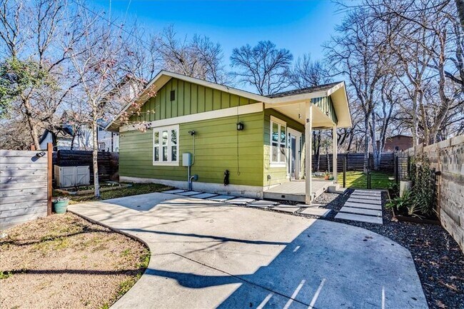 Building Photo - 1203 Cometa St
