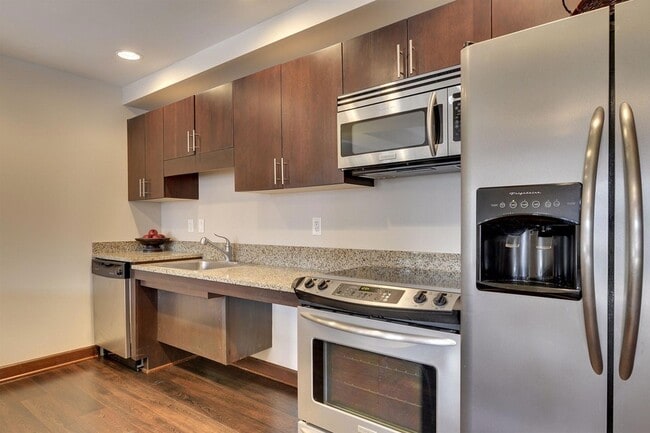 Building Photo - 317 Groveland Ave