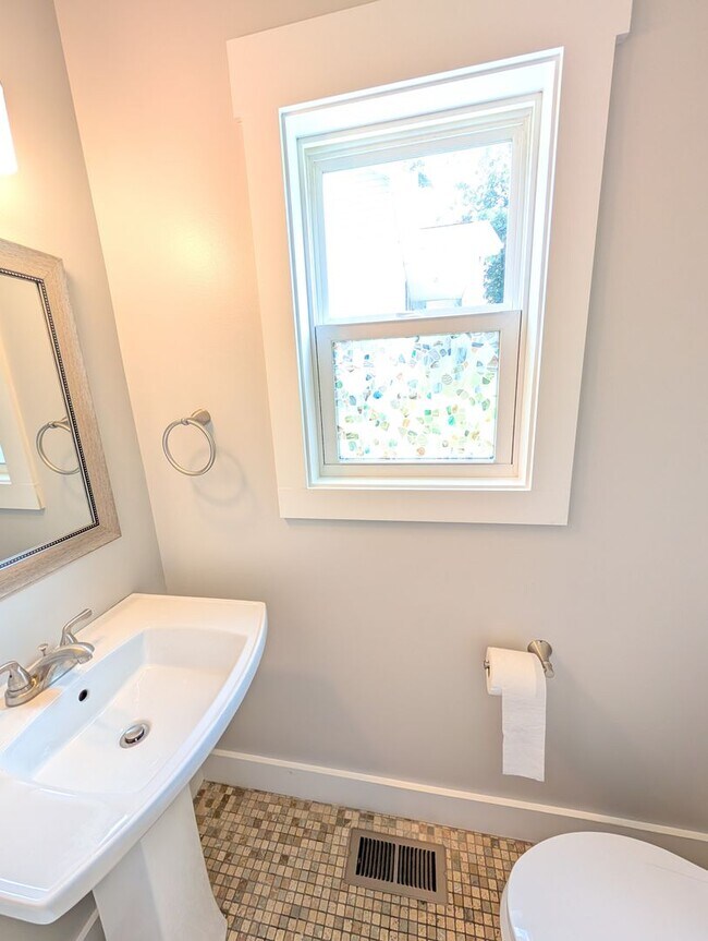 Building Photo - Asheville Rental-Oakley Area