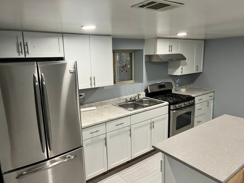 Building Photo - 6222 S Albany Ave