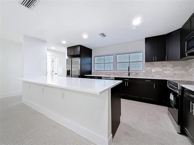 Building Photo - 2161 Edythe Dr