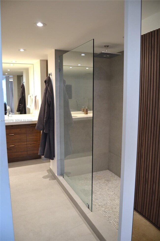 Building Photo - 11113 Biscayne Blvd