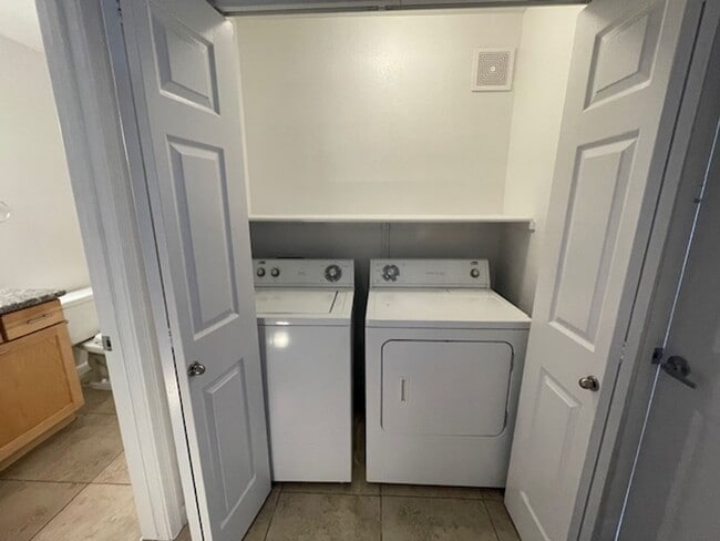 Building Photo - 1 Bedroom 1 Bath (Gilbert Rd and Guadalupe) -**$500 off First Month**