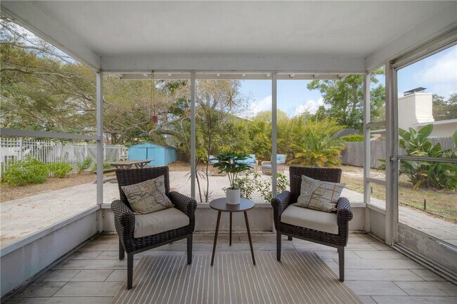 Building Photo - Renovated 2/1 home in Dunedin _ Price reduced