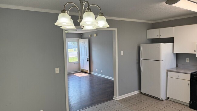 Building Photo - 2702 Painted Pony Dr