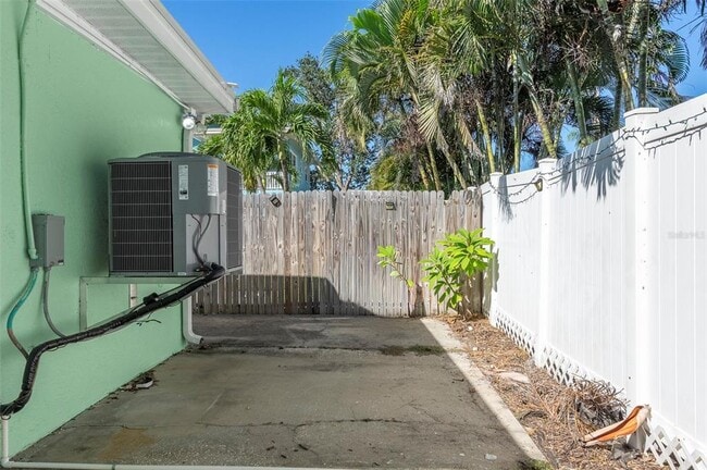 Building Photo - 304 E Madeira Ave