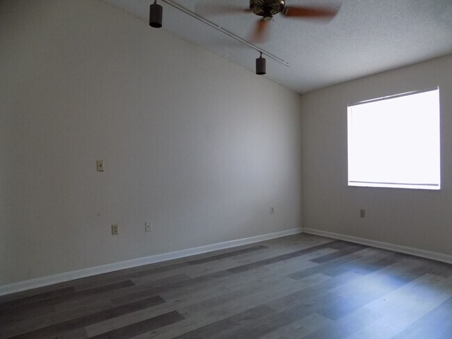 Building Photo - 5220 Via Hacienda Cir