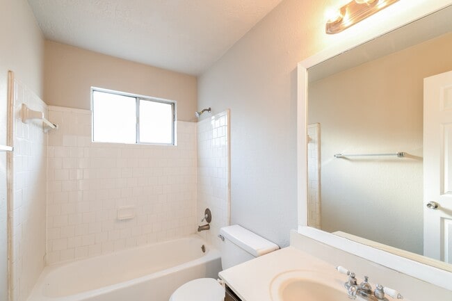 Building Photo - 15915 Vista Del Mar Dr