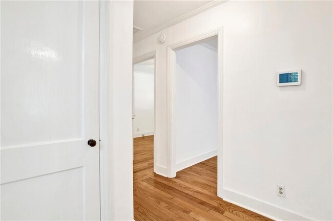 Building Photo - 309 Border Dr W