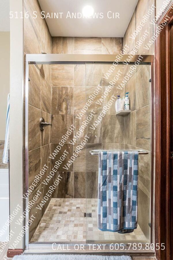 Building Photo - 5116 S St Andrews Cir