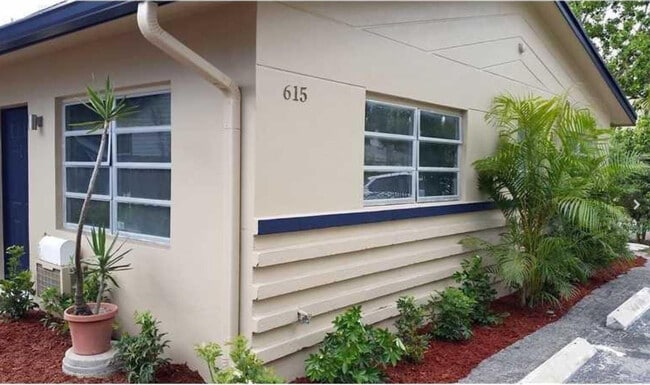 Building Photo - 615 NE 8th Ave