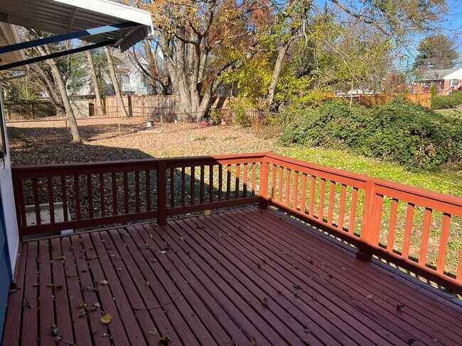 Building Photo - Renovated Rambler Close to METRO, Parks, &...