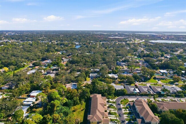 Building Photo - 5080 Oaklawn Ln