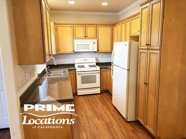 Building Photo - Best value 3 bedroom condo with attached garage