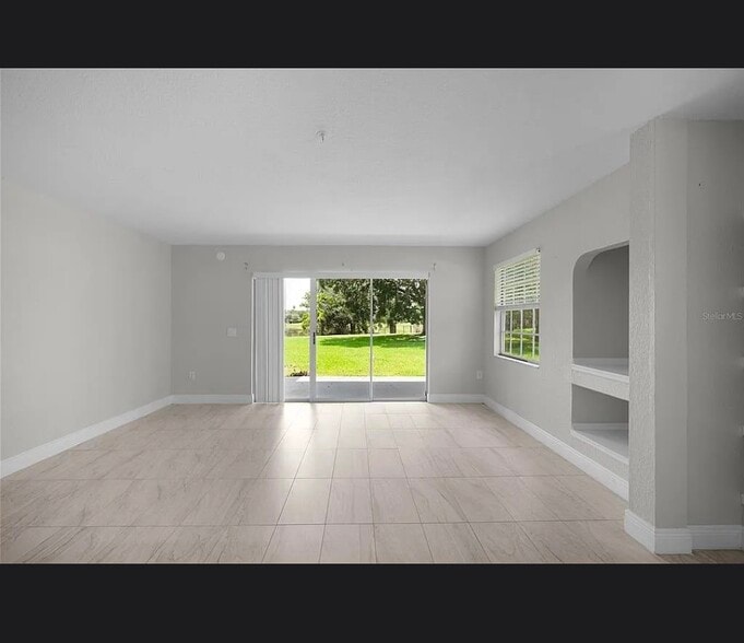 Building Photo - 13929 Fairway Island Dr