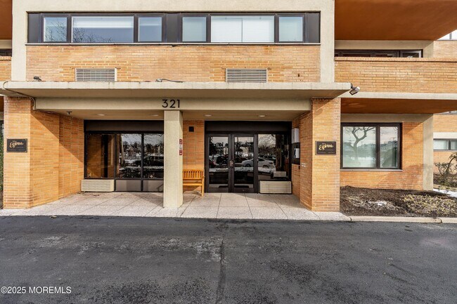 Building Photo - 321 Sunset Ave