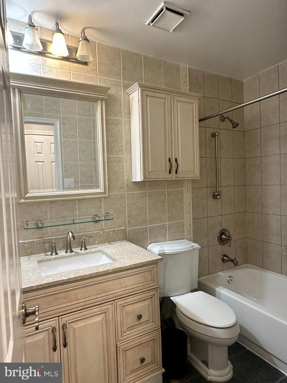 Building Photo - 6025 Crocus Ct