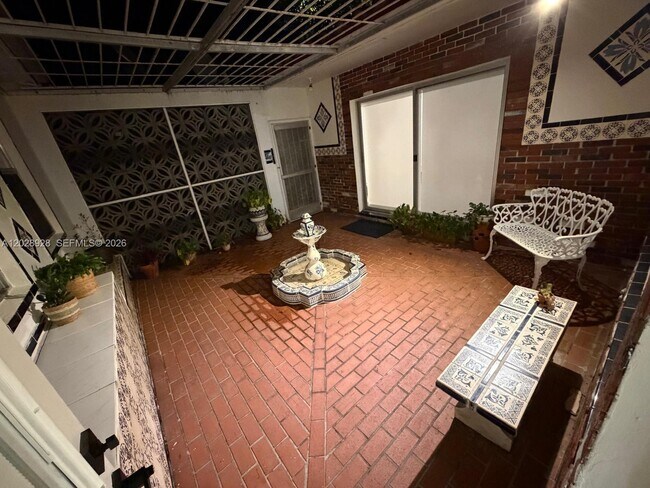 Building Photo - 3600 SW 26th St