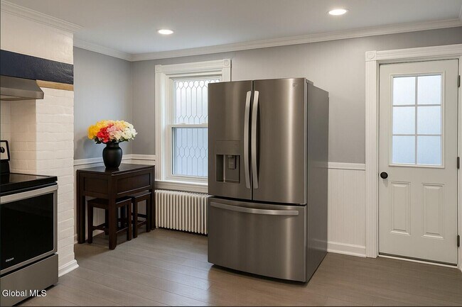 Building Photo - 39 S Lake Ave