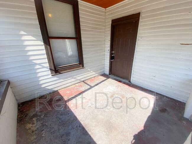 Building Photo - 433 S Evans Ave