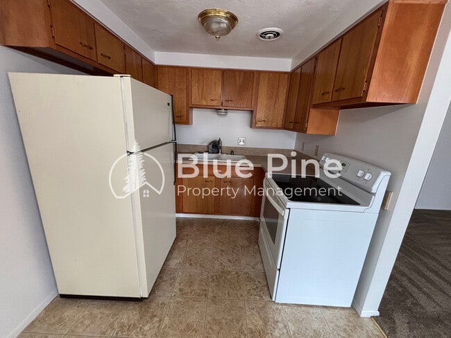 Building Photo - 542 Gladstone St