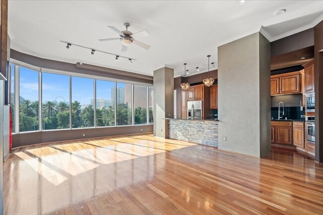 Building Photo - 360 E Desert Inn Rd