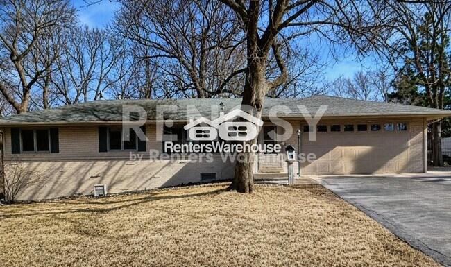 Building Photo - 3500 Yukon Ave N