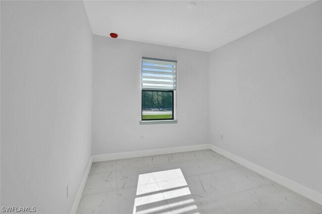 Building Photo - 430-432 Bell Blvd