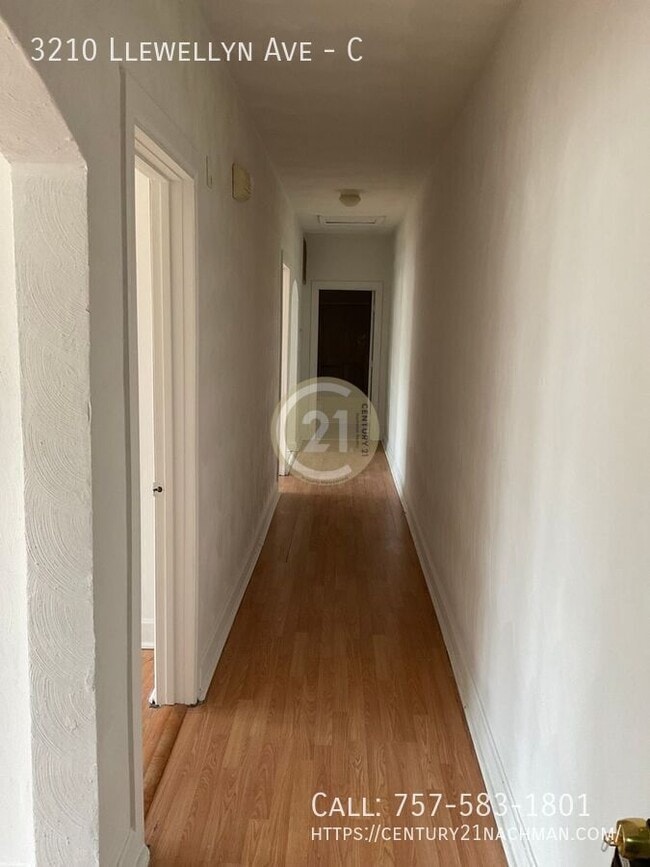 Building Photo - 3210 Llewellyn Ave
