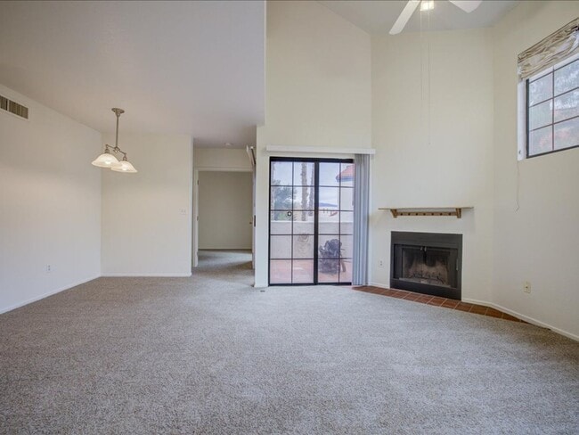 Building Photo - 2 Bedroom, 2 Bath