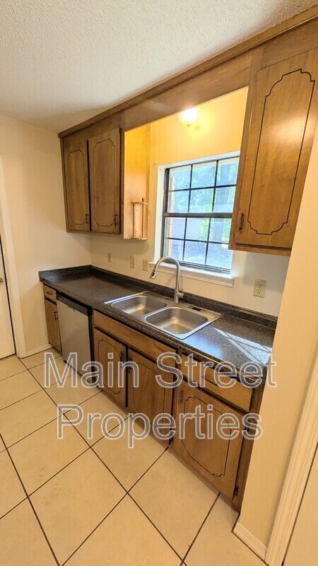 Building Photo - 1485 Pine Ln Dr