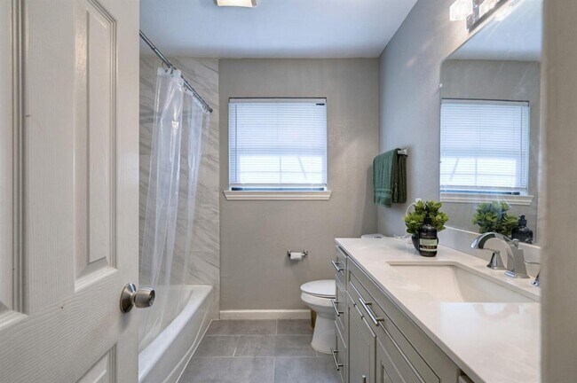 Building Photo - 9527 Vilven Ln