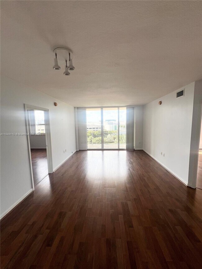 Building Photo - 19501 W Country Club Dr