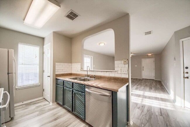 Building Photo - Charming 3-bedroom, 2-bathroom home in Wildhorse!