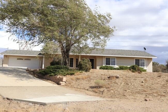 Building Photo - House for rent