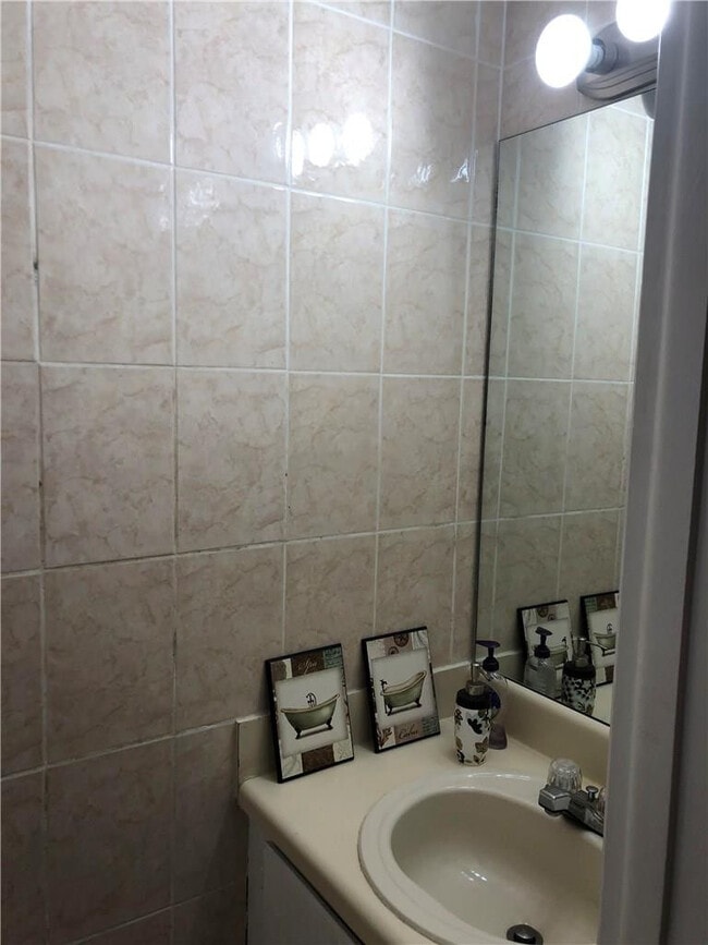 Building Photo - 1307 Partridge Close