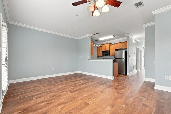 Building Photo - 530 Valparaiso Pkwy