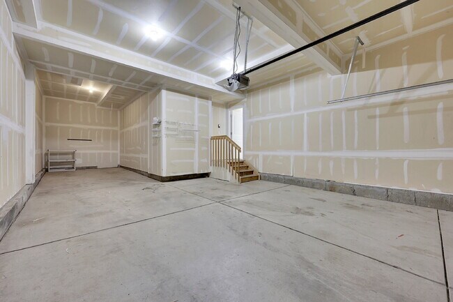 Building Photo - $2,650.00 - 6 Bedrooms, 3.5 Bathrooms, Single Family Home in Colorado Springs with Fenced Yard!