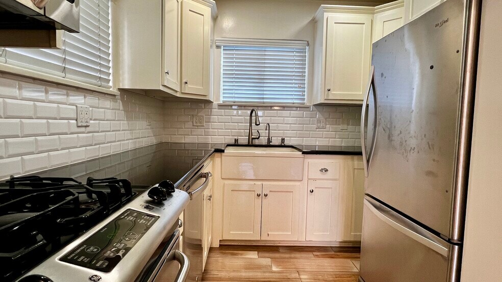 Building Photo - 10830 Lindbrook Dr