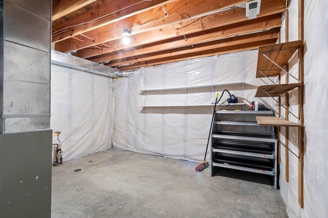 Building Photo - Downtown / Peaceful Valley 2 Bed 2 Bath ho...