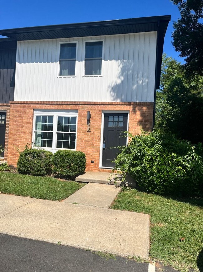 Building Photo - Two bedroom townhouse in Amherst!