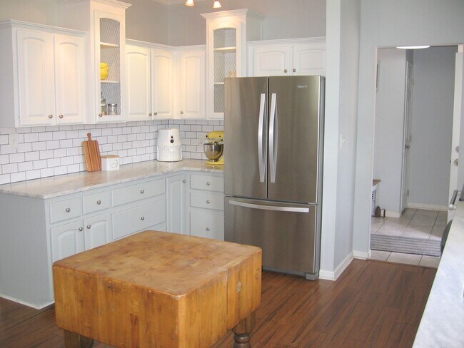 Building Photo - SMITHFIELD