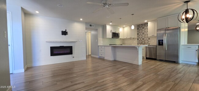 Building Photo - 5525 E Thomas Rd