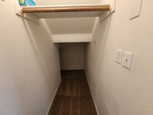 Building Photo - Beautiful former Model Home located near Southern Highlands Golf Club.