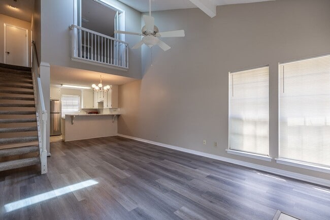 Building Photo - Welcome to this charming 3-bedroom, 2-bath...