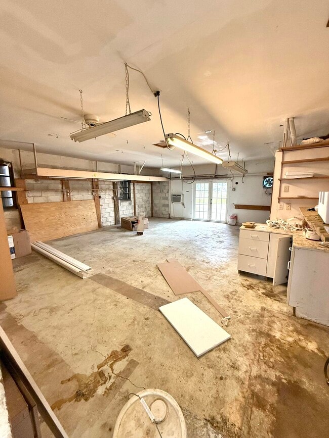Building Photo - 6745 Venetian Dr