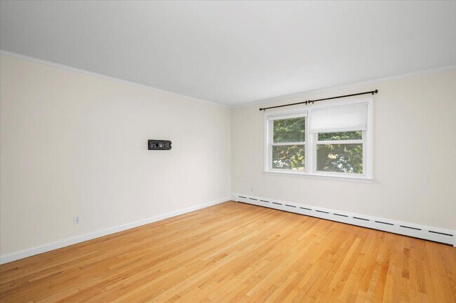 Building Photo - 714 Forest Ave